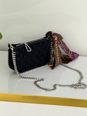 لویی ویتون(۶۹۷)